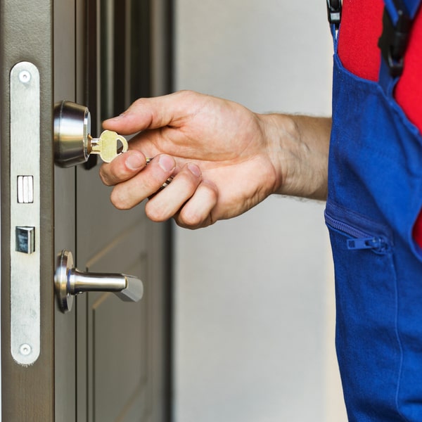 cerrajería residencial ofrece servicios de instalación, reparación y cambio de cerraduras, así como servicios de emergencia las 24 horas del día